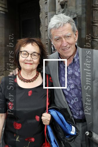 Amsterdam 11 augustus 2019
Premiere Downtown Abbey in pathe Tuschinski. Bartho Braat kwam met zijn vrouw
