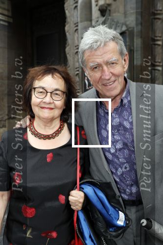Amsterdam 11 augustus 2019
Premiere Downtown Abbey in pathe Tuschinski. Bartho Braat kwam met zijn vrouw