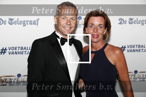 Hilversum 2 september 2019
Voetbalgala bij studio 21 . Bjorn Kuipers kwam met zijn vrouw
