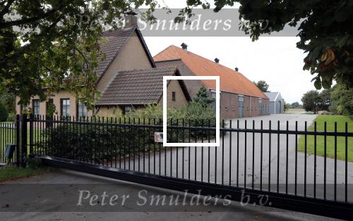 Arnemuiden 5 september 2019
Boer Bastiaan met zijn hond bij zijn boerderij/huis.