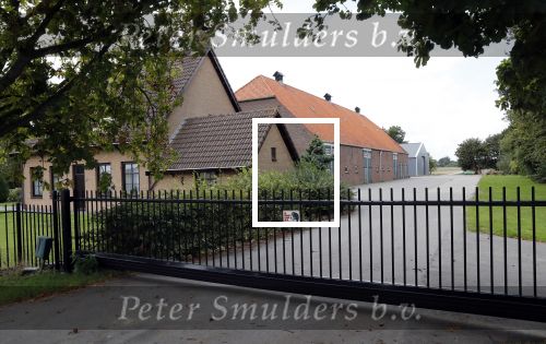 Arnemuiden 5 september 2019
Boer Bastiaan met zijn hond bij zijn boerderij/huis.