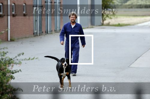 Arnemuiden 5 september 2019
Boer Bastiaan met zijn hond bij zijn boerderij/huis.