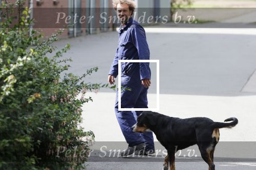 Arnemuiden 5 september 2019
Boer Bastiaan met zijn hond bij zijn boerderij/huis.