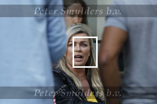 Amsterdam 9 september 2019
Bridget Maasland met ploeg op de beethovenstraat. Daarna stappen ze in een grote hummer limo.