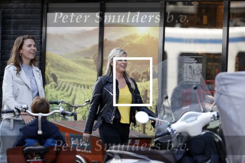 Amsterdam 9 september 2019
Bridget Maasland met ploeg op de beethovenstraat. Daarna stappen ze in een grote hummer limo.