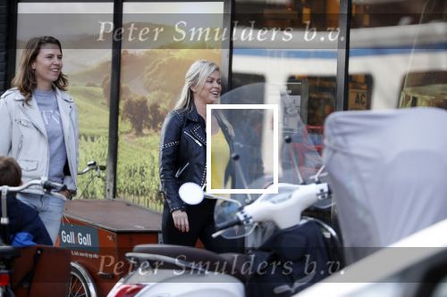 Amsterdam 9 september 2019
Bridget Maasland met ploeg op de beethovenstraat. Daarna stappen ze in een grote hummer limo.
