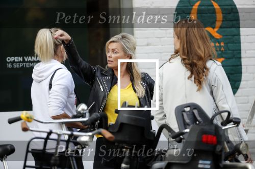 Amsterdam 9 september 2019
Bridget Maasland met ploeg op de beethovenstraat. Daarna stappen ze in een grote hummer limo.