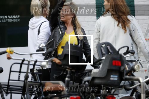 Amsterdam 9 september 2019
Bridget Maasland met ploeg op de beethovenstraat. Daarna stappen ze in een grote hummer limo.
