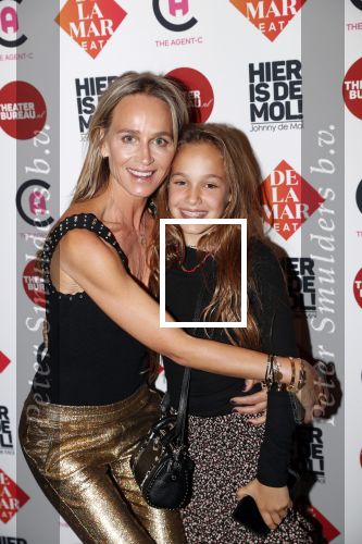 Amsterdam 19 september 2019
Premiere Johnny de Mol in het delamar theater. Zijn zwangere vrouw Anouk de Mol is natuurlijk aanwezig. Carlijn de Vries met dochter en vriendinnen