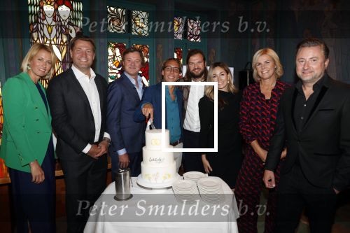 Amsterdam 10 september 2019
Presentatie celebaabs in hotel the Grand met oa Anouk Smulders Frits Sissing Dennis v d Geest Dennis Weening Dominique v Hulst ( zangeres Do) en  Irene moors . Celebabs is een idee van Tim Ouborg en Jeroen v d Boom