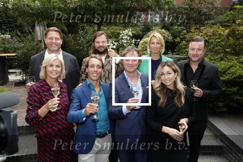 Amsterdam 10 september 2019
Presentatie celebaabs in hotel the Grand met oa Anouk Smulders Frits Sissing Dennis v d Geest Dennis Weening Dominique v Hulst ( zangeres Do) en  Irene moors . Celebabs is een idee van Tim Ouborg en Jeroen v d Boom