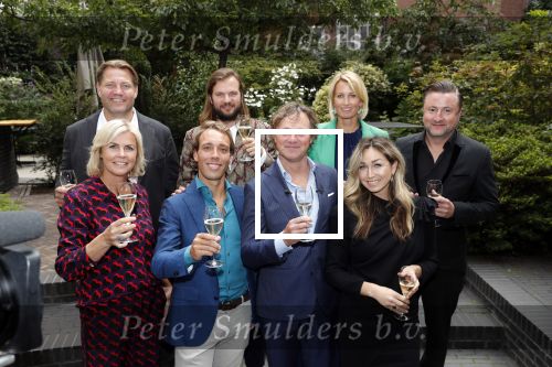 Amsterdam 10 september 2019
Presentatie celebaabs in hotel the Grand met oa Anouk Smulders Frits Sissing Dennis v d Geest Dennis Weening Dominique v Hulst ( zangeres Do) en  Irene moors . Celebabs is een idee van Tim Ouborg en Jeroen v d Boom