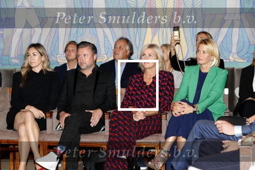 Amsterdam 10 september 2019
Presentatie celebaabs in hotel the Grand met oa Anouk Smulders Frits Sissing Dennis v d Geest Dennis Weening Dominique v Hulst ( zangeres Do) en  Irene moors . Celebabs is een idee van Tim Ouborg en Jeroen v d Boom