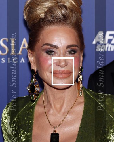 Scheveningen 22 september 2019
Premiere Anastasia in het afas Circustheater.
Connie Witteman met sieraden maker