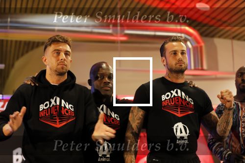 Almere 26 september 2019
Presentatie influencer boxing avond in sportcentrum Almere.
Dave Roelvink is een van de deelnemers
