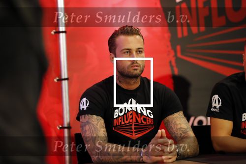 Almere 26 september 2019
Presentatie influencer boxing avond in sportcentrum Almere.
Dave Roelvink is een van de deelnemers