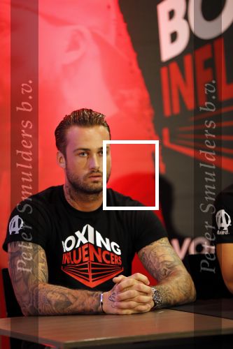 Almere 26 september 2019
Presentatie influencer boxing avond in sportcentrum Almere.
Dave Roelvink is een van de deelnemers