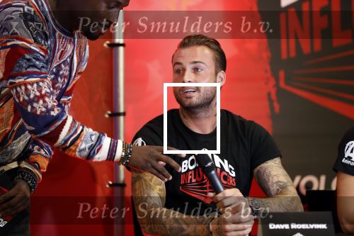 Almere 26 september 2019
Presentatie influencer boxing avond in sportcentrum Almere.
Dave Roelvink is een van de deelnemers