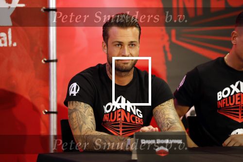 Almere 26 september 2019
Presentatie influencer boxing avond in sportcentrum Almere.
Dave Roelvink is een van de deelnemers