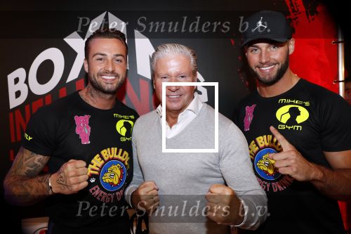 Almere 26 september 2019
Presentatie influencer boxing avond in sportcentrum Almere.
Dave Roelvink is een van de deelnemers. dave met zijn broer Donnie en vader Dries Roelvink