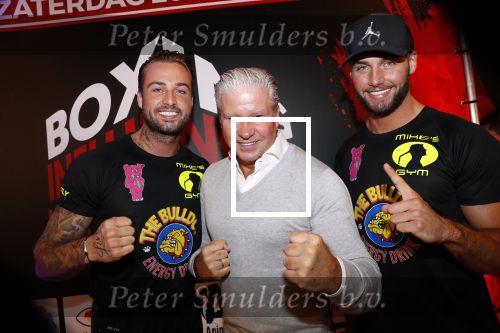 Almere 26 september 2019
Presentatie influencer boxing avond in sportcentrum Almere.
Dave Roelvink is een van de deelnemers. dave met zijn broer Donnie en vader Dries Roelvink