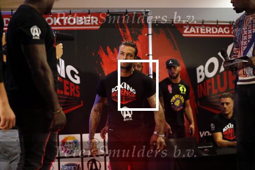 Almere 26 september 2019
Presentatie influencer boxing avond in sportcentrum Almere.
Dave Roelvink is een van de deelnemers