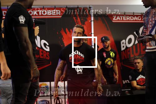 Almere 26 september 2019
Presentatie influencer boxing avond in sportcentrum Almere.
Dave Roelvink is een van de deelnemers