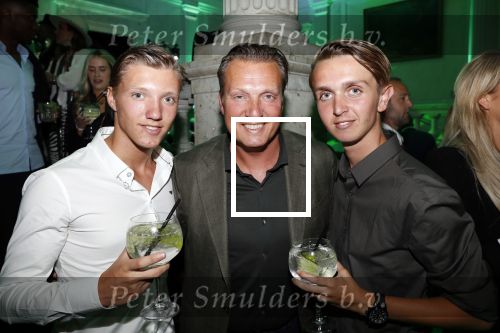 Amsterdam 9 september 2019
10 jarig bestaan van Choices by Deborah Leeser ( Gassan Diamonds) bij artis.
david Bijlsma met zijn zoon en neefje