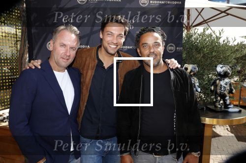 Rotterdam 2 september 2019
Presentatie Buddha to Buddha en hun nieuwe gouden sieradenlijn . Davina Michelle is het gezicht daarvan. Dennis Rugebregt Cris de Ravallet en Edgar Meier