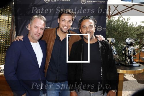 Rotterdam 2 september 2019
Presentatie Buddha to Buddha en hun nieuwe gouden sieradenlijn . Davina Michelle is het gezicht daarvan. Dennis Rugebregt Cris de Ravallet en Edgar Meier