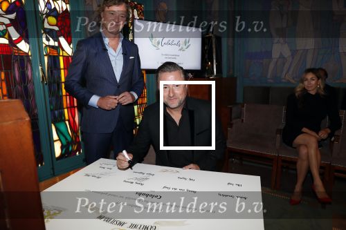 Amsterdam 10 september 2019
Presentatie celebaabs in hotel the Grand met oa Anouk Smulders Frits Sissing Dennis v d Geest Dennis Weening Dominique v Hulst ( zangeres Do) en  Irene moors . Celebabs is een idee van Tim Ouborg en Jeroen v d Boom
