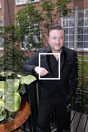 Amsterdam 10 september 2019
Presentatie celebaabs in hotel the Grand met oa Anouk Smulders Frits Sissing Dennis v d Geest Dennis Weening Dominique v Hulst ( zangeres Do) en  Irene moors . Celebabs is een idee van Tim Ouborg en Jeroen v d Boom