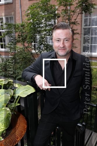 Amsterdam 10 september 2019
Presentatie celebaabs in hotel the Grand met oa Anouk Smulders Frits Sissing Dennis v d Geest Dennis Weening Dominique v Hulst ( zangeres Do) en  Irene moors . Celebabs is een idee van Tim Ouborg en Jeroen v d Boom