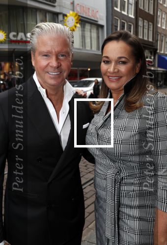 Amsterdam 11 augustus 2019
Premiere Downtown Abbey in pathe Tuschinski.
Dries Roelvink en zijn vrouw Honoria