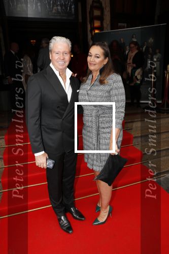 Amsterdam 11 augustus 2019
Premiere Downtown Abbey in pathe Tuschinski.
Dries Roelvink en zijn vrouw Honoria