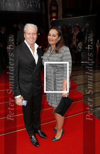 Amsterdam 11 augustus 2019
Premiere Downtown Abbey in pathe Tuschinski.
Dries Roelvink en zijn vrouw Honoria
