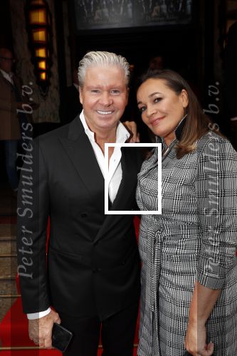 Amsterdam 11 augustus 2019
Premiere Downtown Abbey in pathe Tuschinski.
Dries Roelvink en zijn vrouw Honoria