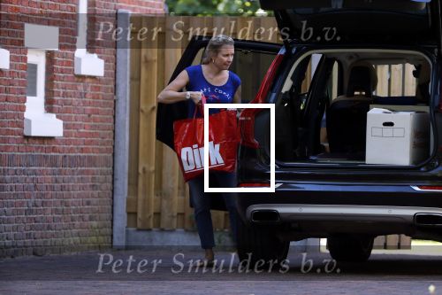Den Haag 14 september 2019
Jack de Vries zijn nieuwe vriendin Emily Maas trekt bij hem in . Vandaag bracht ze haar spullen naar Jack zijn huis.
