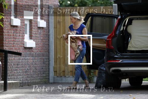 Den Haag 14 september 2019
Jack de Vries zijn nieuwe vriendin Emily Maas trekt bij hem in . Vandaag bracht ze haar spullen naar Jack zijn huis.