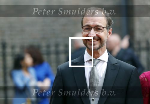 Den Haag 17 september 2019
Prinsjesdag 2019 op het binnenhof.
Eric Wiebes, minister van Economische Zaken en Klimaat arriveert samen met zijn partner en zoon