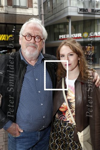Amsterdam 11 augustus 2019
Premiere Downtown Abbey in pathe Tuschinski. Ernst daniel Smid met dochter