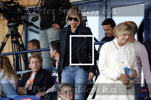 Katwijk 10 september 2019
Ruud Gullit Joelle Gullit Estelle Cruijff , haar moeder, Nigel ( stiefzoon Ruud) en de vriendin van Maxim Gullit zitten op de tribune bij de eerste interland van Maxim tegen Portugal. Nederland Portugal 4-0
