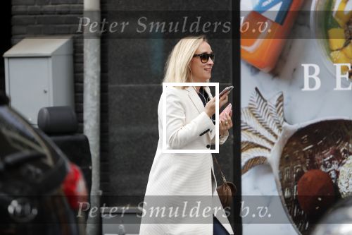 Ansterdam 24 september 2019
Eva Jinek bellend op de beethovenstraat