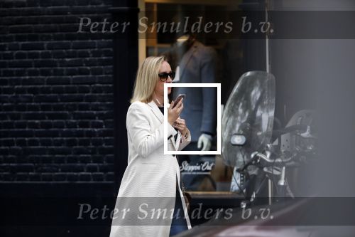 Ansterdam 24 september 2019
Eva Jinek bellend op de beethovenstraat
