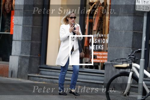 Ansterdam 24 september 2019
Eva Jinek bellend op de beethovenstraat