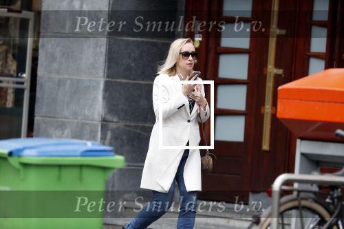 Ansterdam 24 september 2019
Eva Jinek bellend op de beethovenstraat
