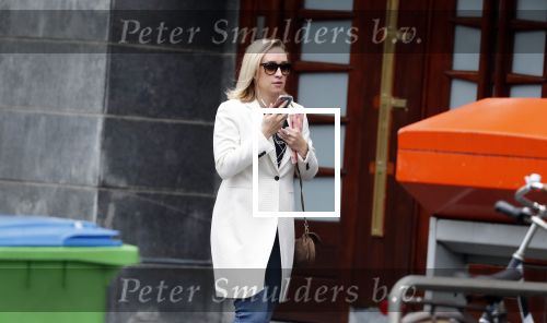 Ansterdam 24 september 2019
Eva Jinek bellend op de beethovenstraat