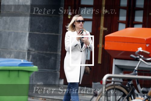 Ansterdam 24 september 2019
Eva Jinek bellend op de beethovenstraat
