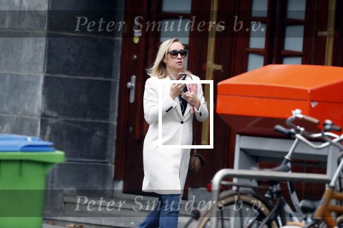 Ansterdam 24 september 2019
Eva Jinek bellend op de beethovenstraat