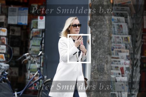 Ansterdam 24 september 2019
Eva Jinek bellend op de beethovenstraat
